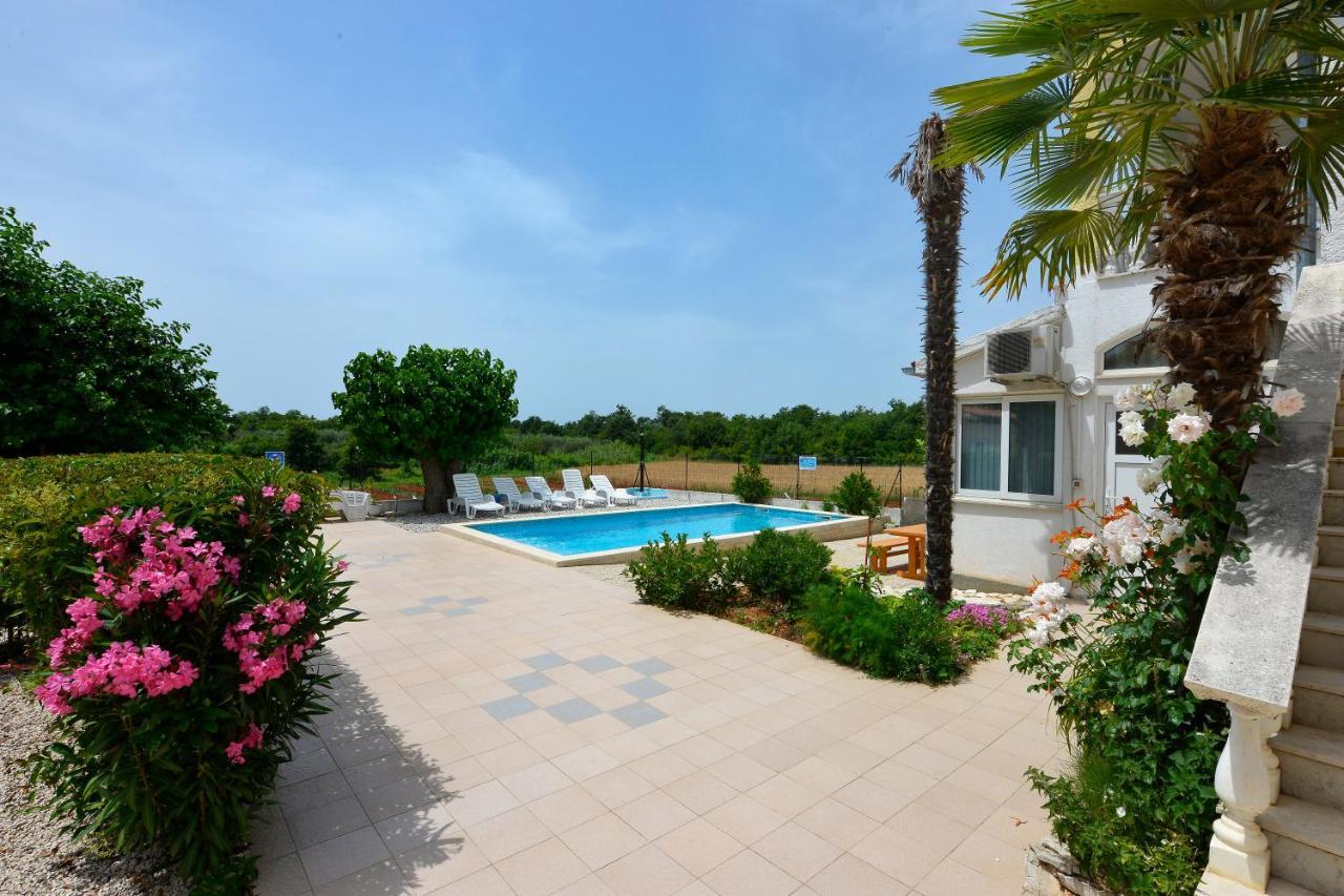 Apartments Ella Porec Exterior photo