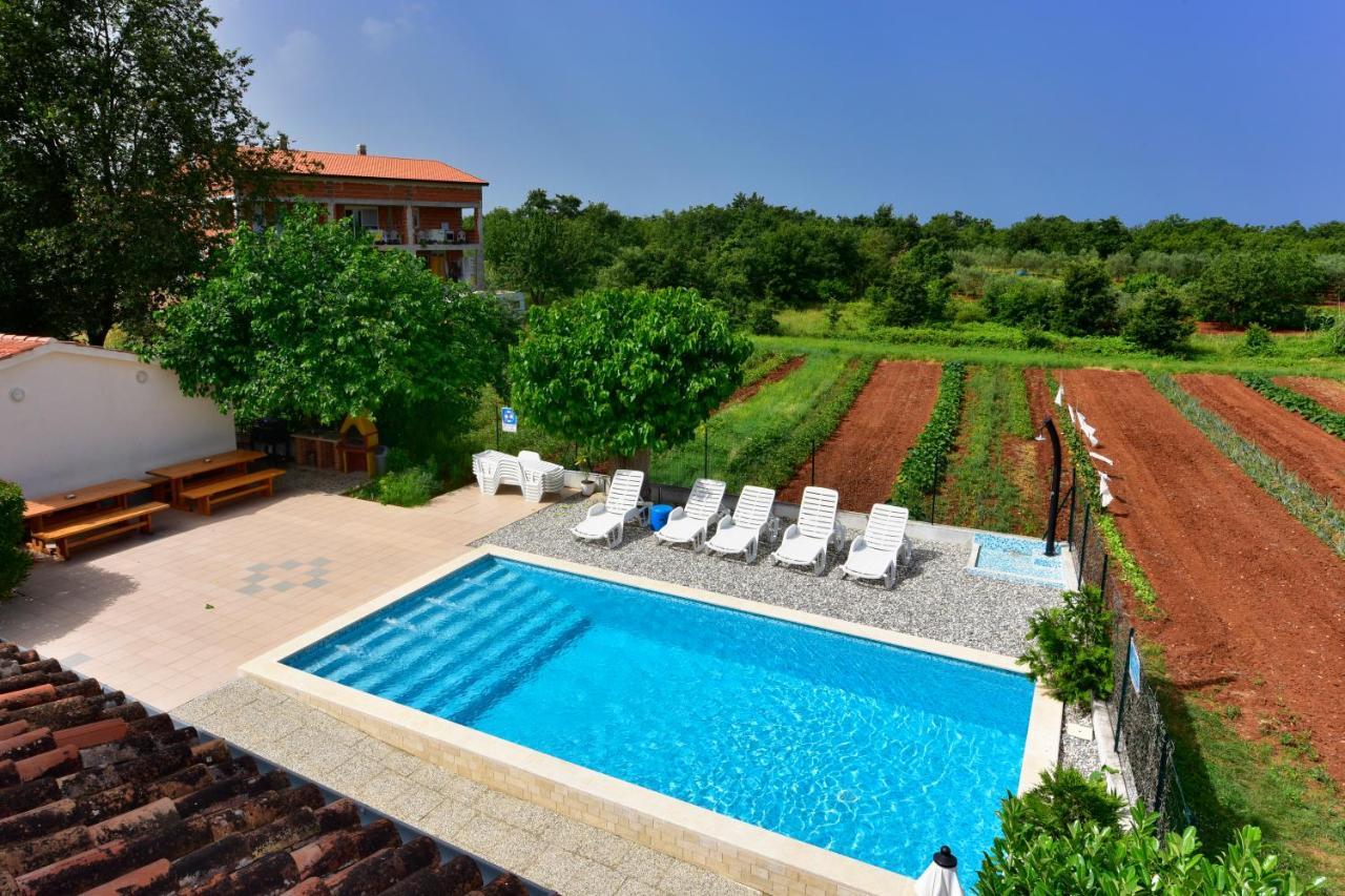 Apartments Ella Porec Exterior photo